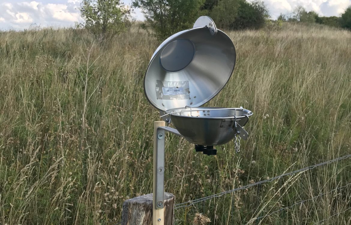 Passivsammler an ökologisch genutzter Schafkoppel in Lüdersdorf (Brandenburg), umgeben von Intensivlandwirtschaft