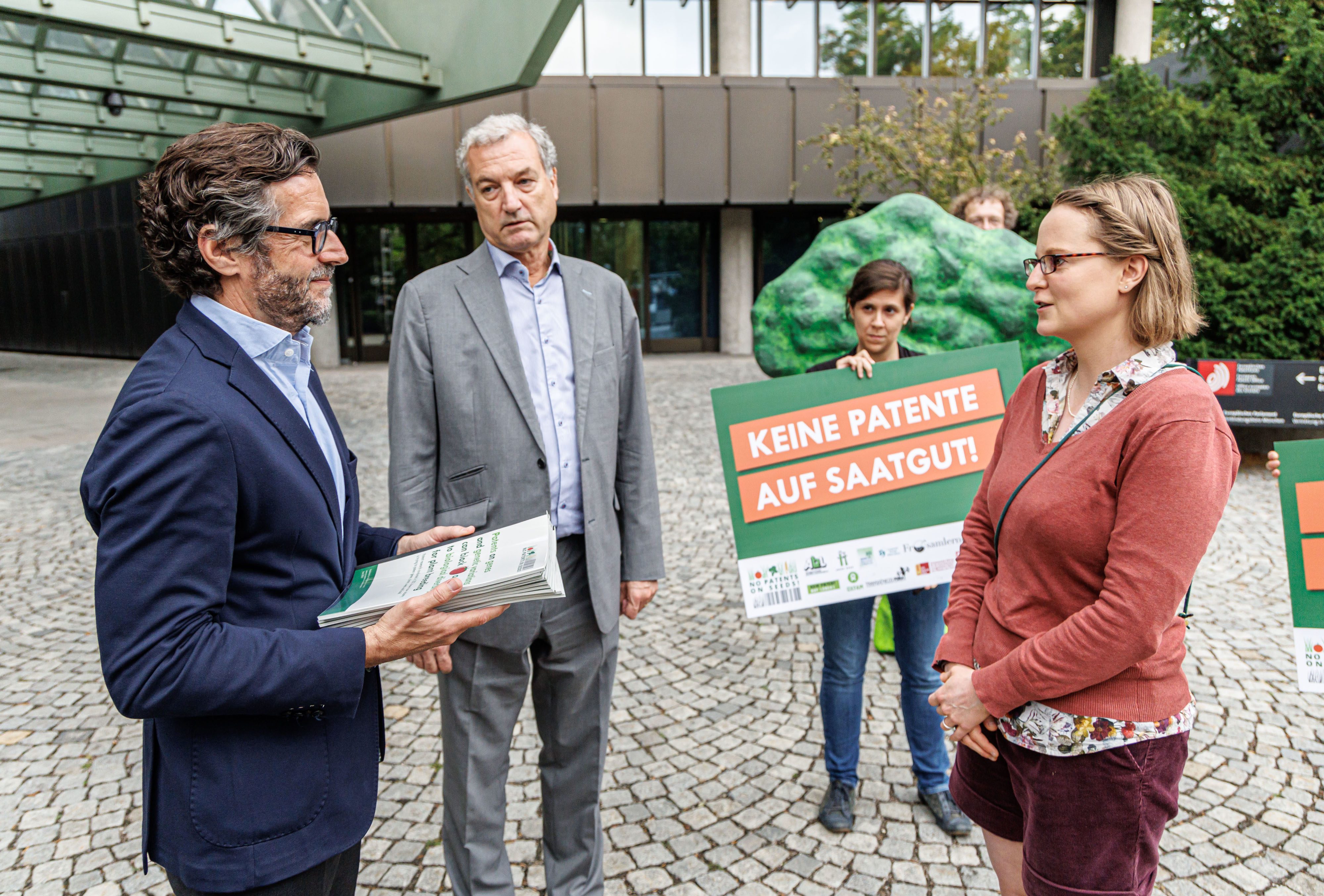 Übergabe des Patentberichts an das Europäischen Patentamt in München