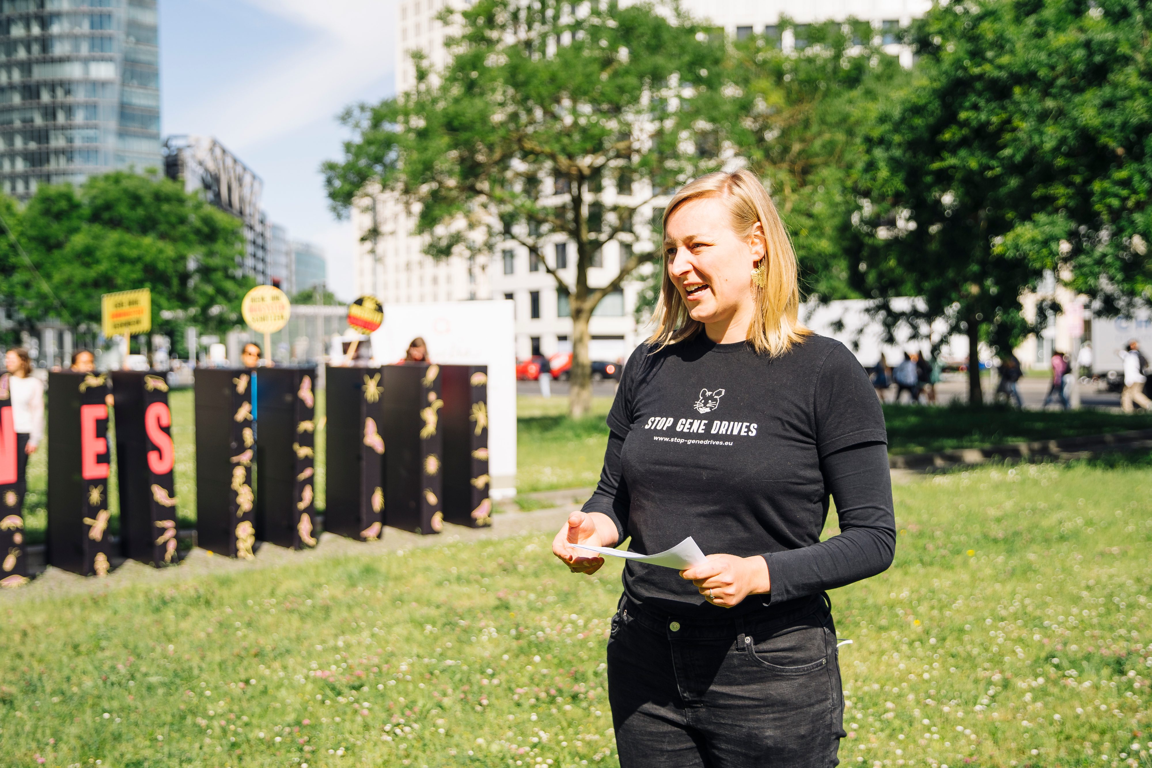 Mareike Imken von Save Our Seeds bei Protestaktion im Jahr 2022 gegen Gene Drives