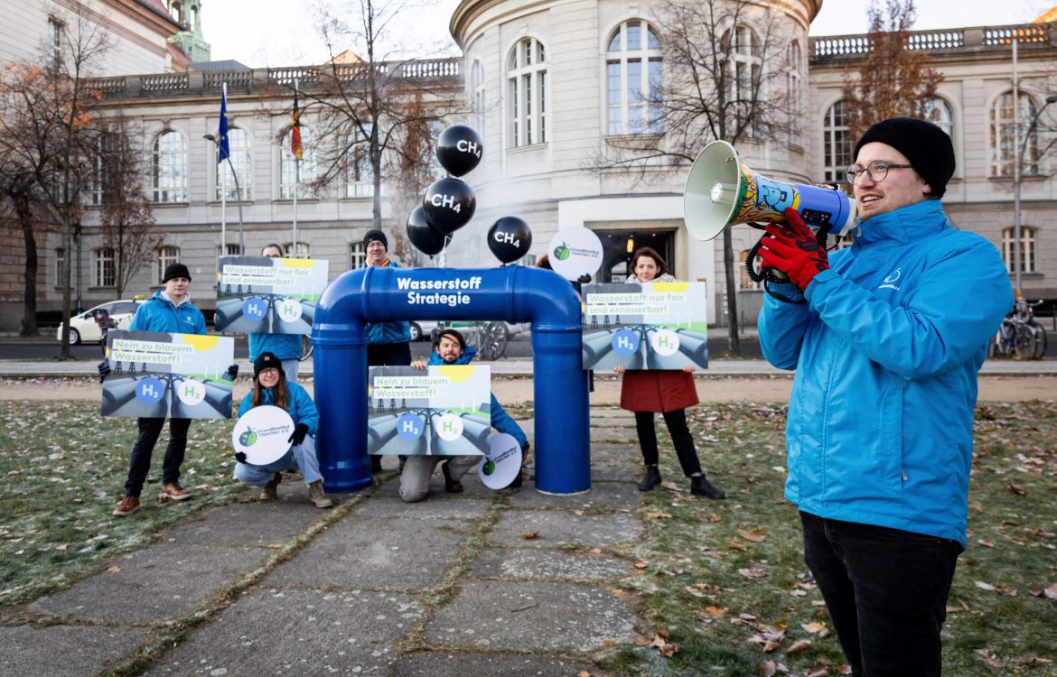 Die Wasserstoffstrategie des Bundeswirtschaftsministeriums hat ein Methan-Leck. Wir fordern: Kein Geld für blauen Wasserstoff!